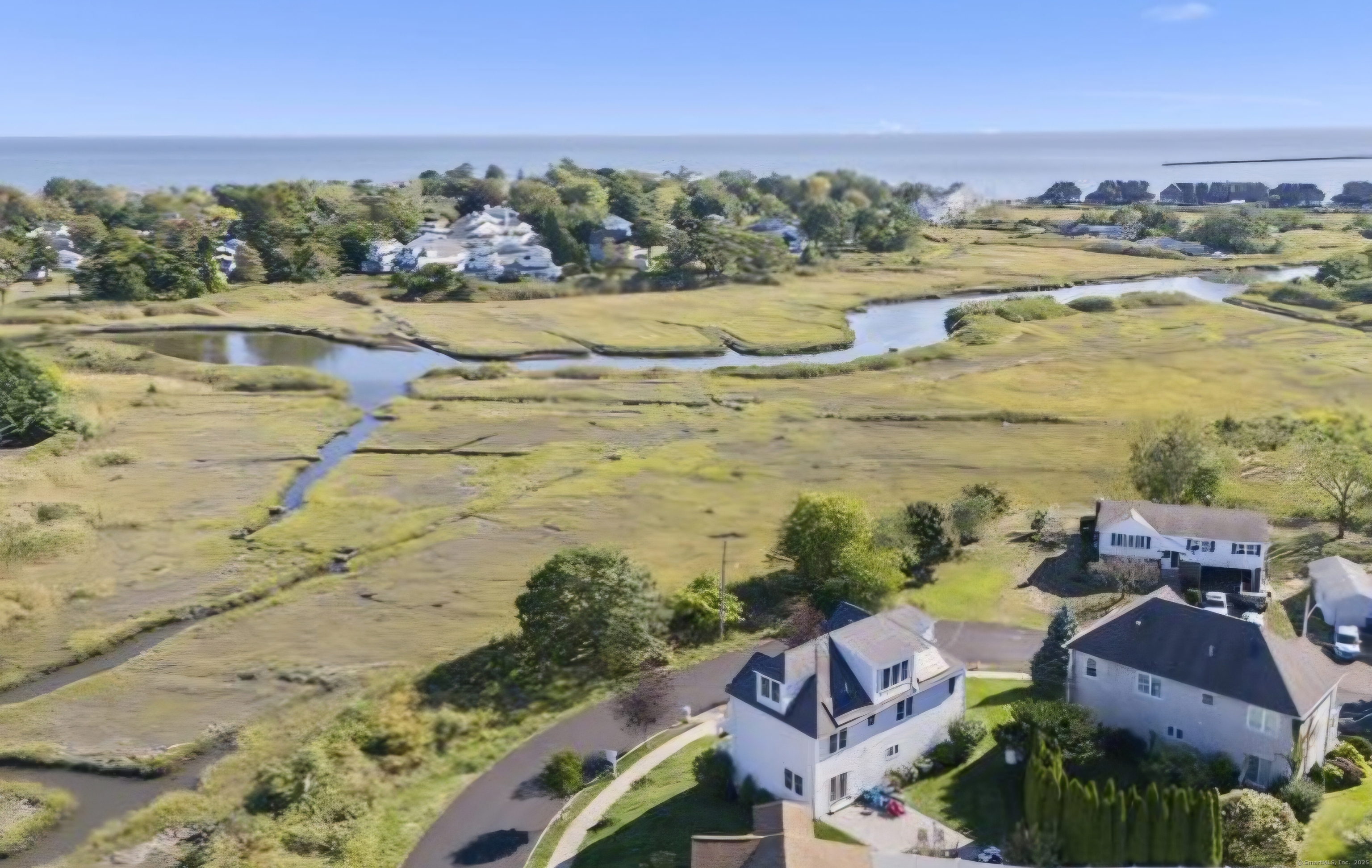 44 Meadow View Road New Haven, CT 06512 - Photo 4 of 40