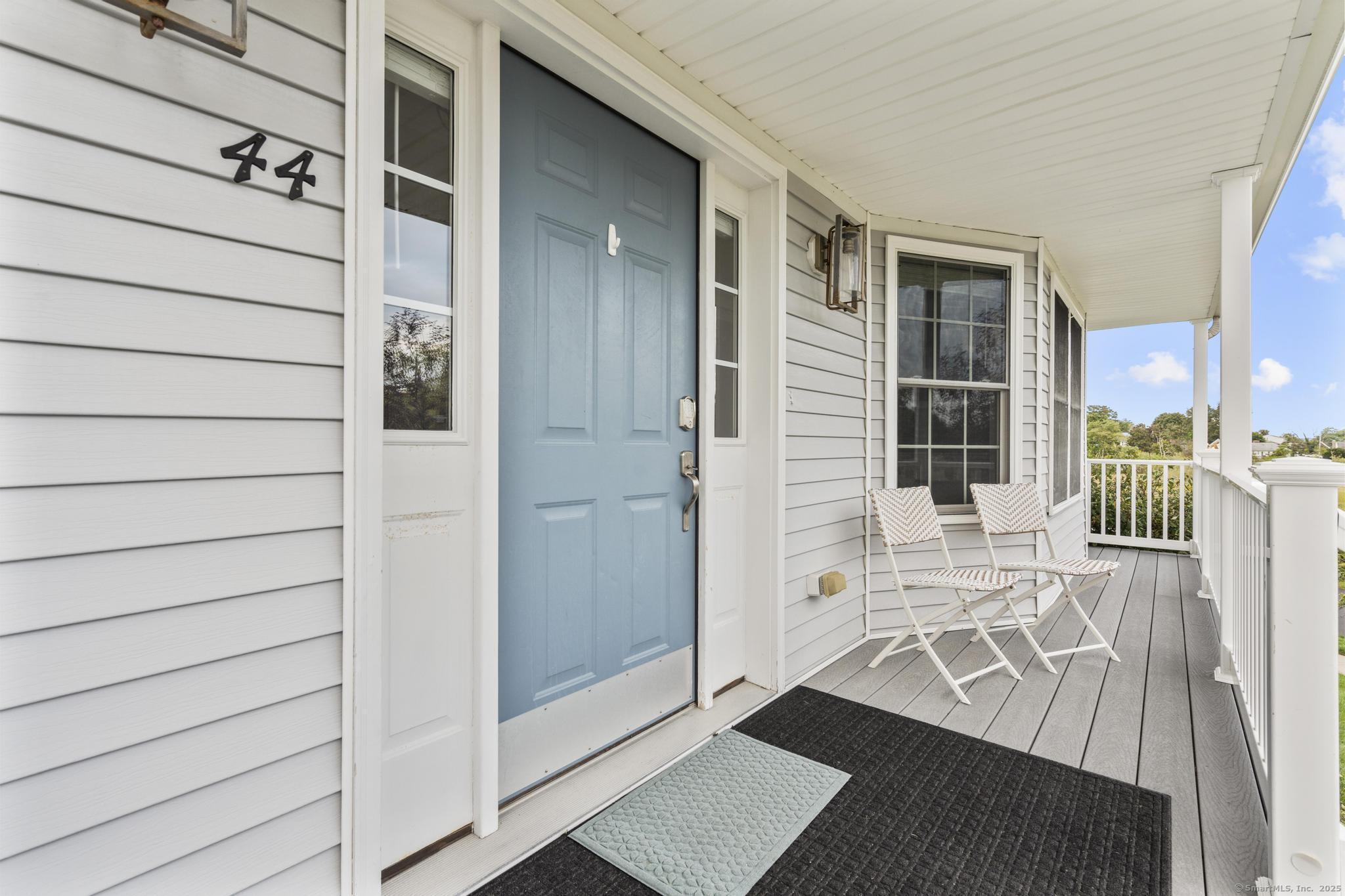 44 Meadow View Road New Haven, CT 06512 - Photo 5 of 40