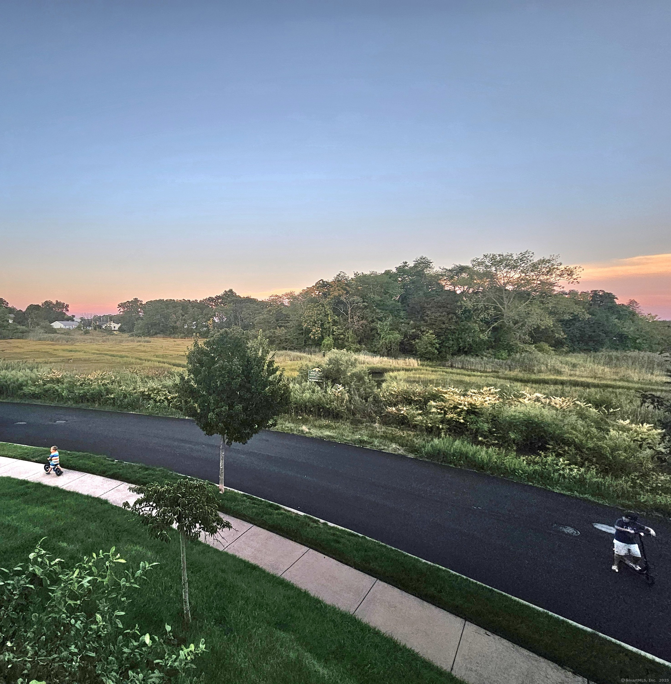 44 Meadow View Road New Haven, CT 06512 - Photo 8 of 40