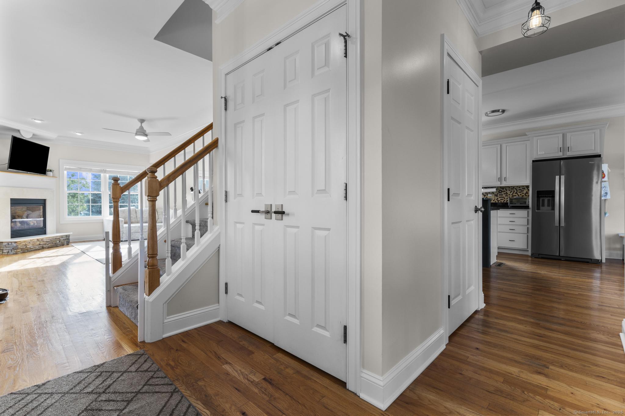 44 Meadow View Road New Haven, CT 06512 - Photo 9 of 40