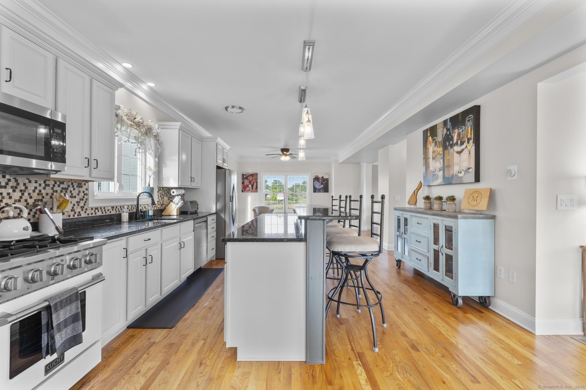 44 Meadow View Road New Haven, CT 06512 - Photo 10 of 40