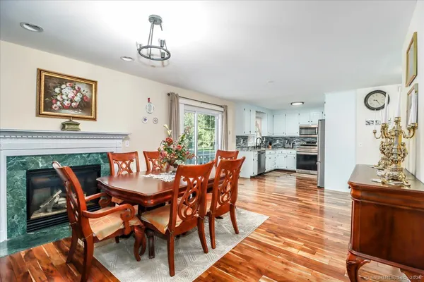 $599,900 | 17 Olde Village Circle, Unit 17, Wallingford, CT 06492