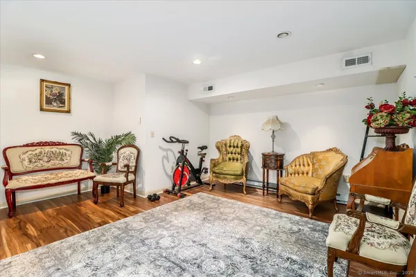 $599,900 | 17 Olde Village Circle, Unit 17, Wallingford, CT 06492