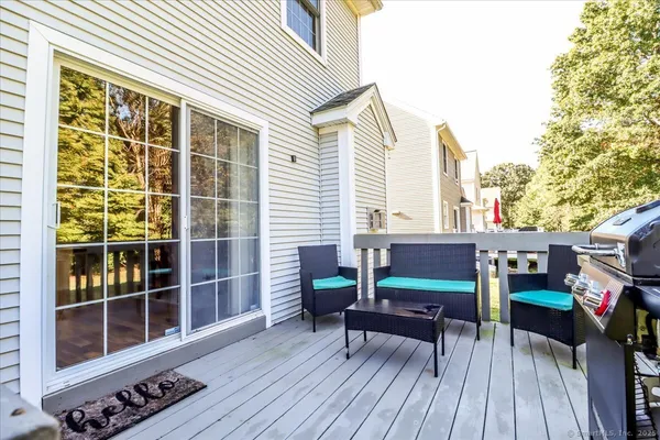 $599,900 | 17 Olde Village Circle, Unit 17, Wallingford, CT 06492