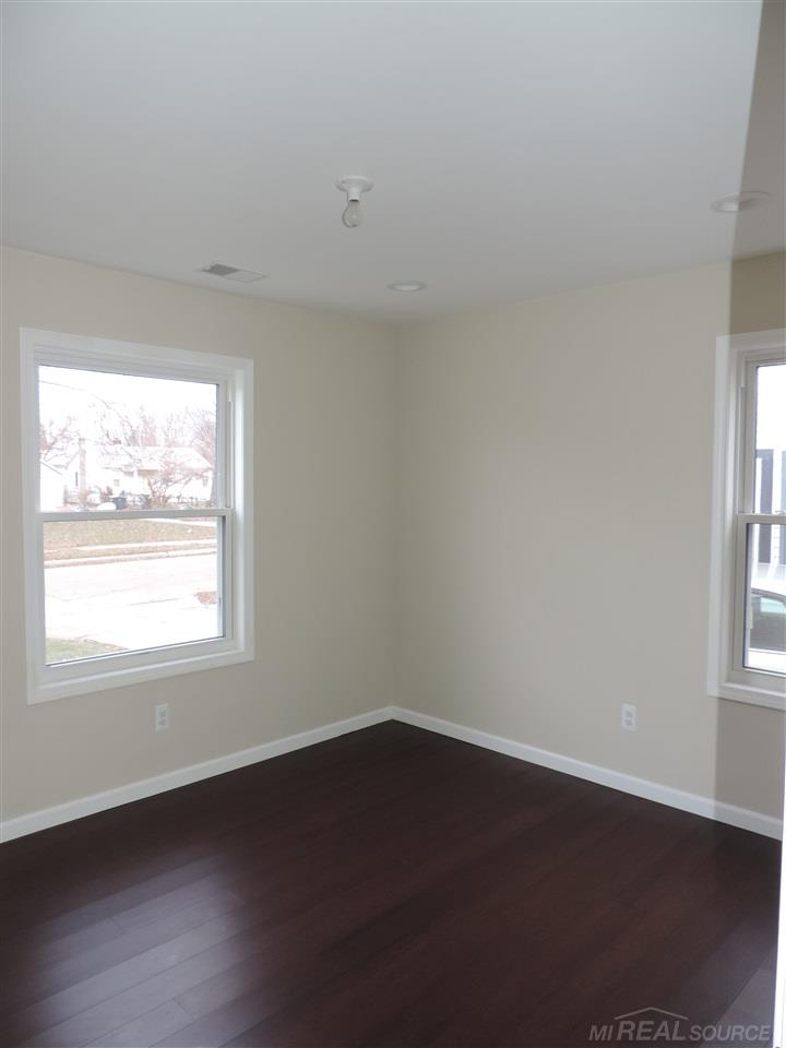 8268 Timken Avenue Warren, MI 48089 - Photo 8 of 13 31366822-7.JPG