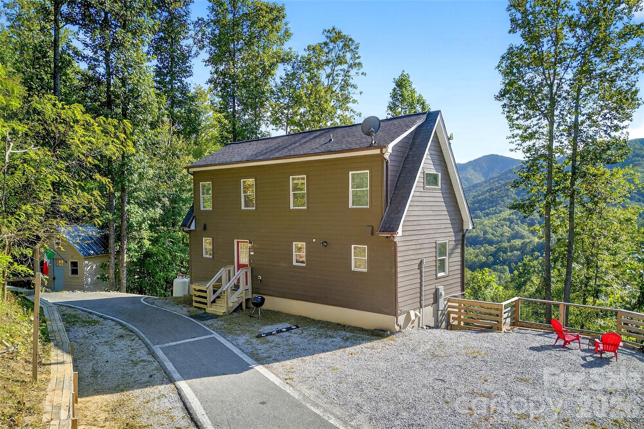 8032 Buck Creek Road Marion, NC 28752 - Photo 3 of 37
