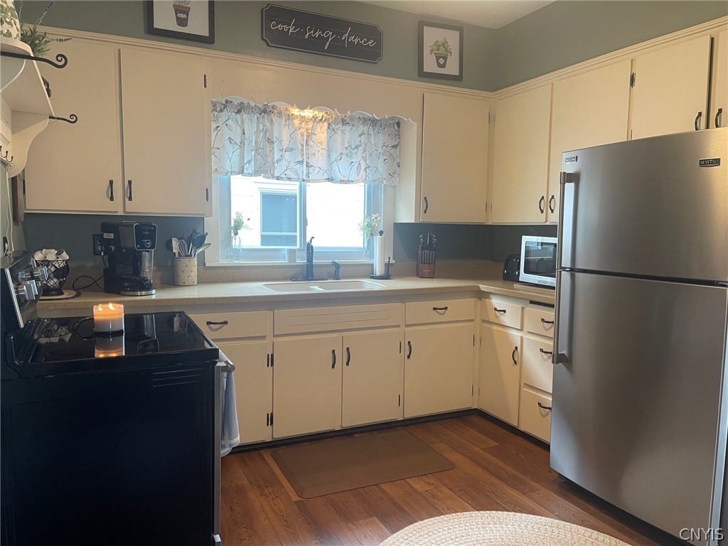 13 Castle Street Vernon, NY 13421 - Photo 16 of 49 Kitchen with appliances!