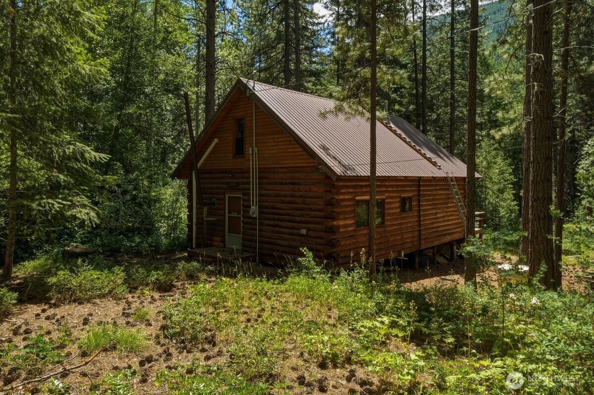 18007 Entiat River Road Entiat, WA 98822 - Photo 4 of 38