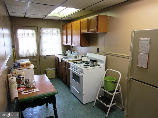 4908 Brookwood Road Baltimore, MD 21225 - Photo 6 of 16 Kitchen main