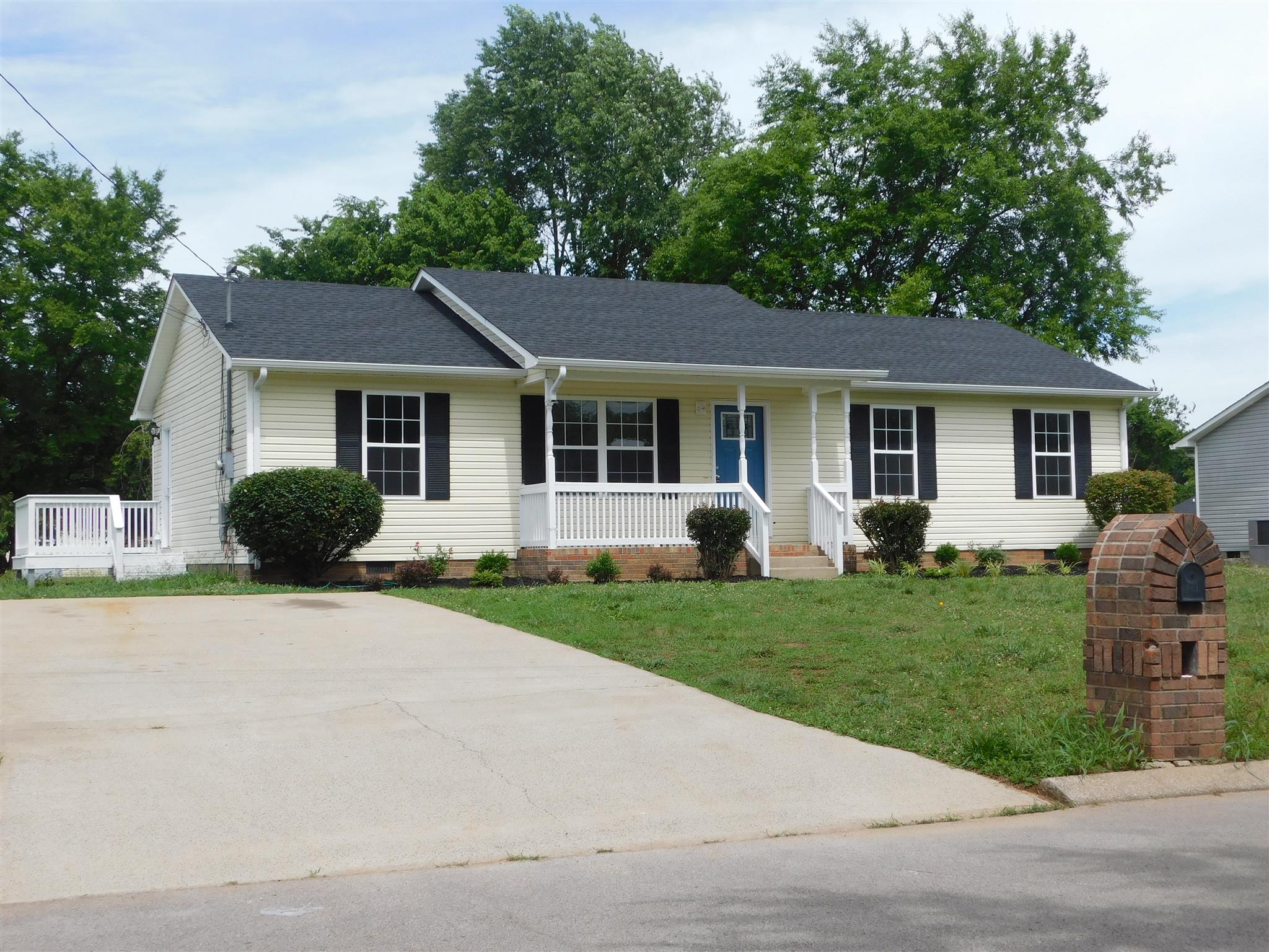 121 Rodeo Drive Columbia, TN 38401 - Photo 1 of 10 This 4-BR, 2-BA home has everything brand new! New roof, new HVAC, new front porch, new paint throughout, new flooring, new light fixtures, new vanities, new stainless steel appliances and new deck.