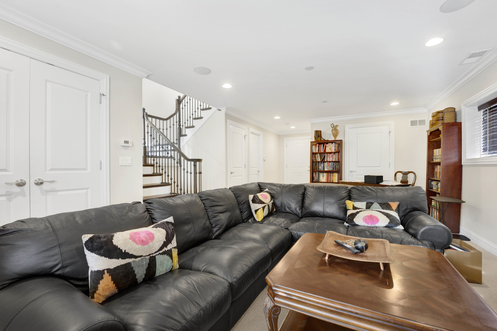 460 Pennsylvania Avenue, Unit C Glen Ellyn, IL 60137 - Photo 21 of 37 a living room with furniture and a couch