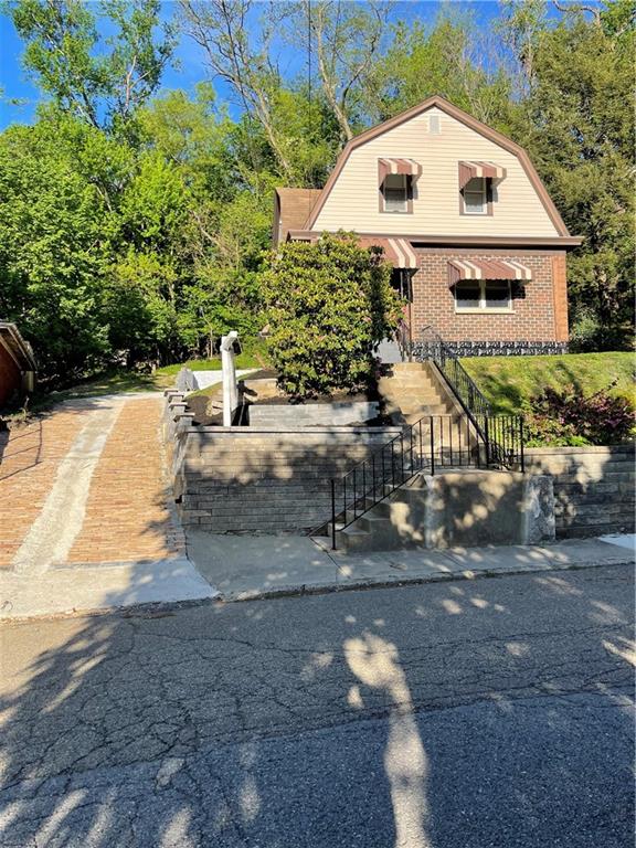 709 Charles Street Carnegie, PA 15106 - Photo 3 of 27