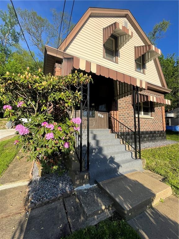 709 Charles Street Carnegie, PA 15106 - Photo 6 of 27