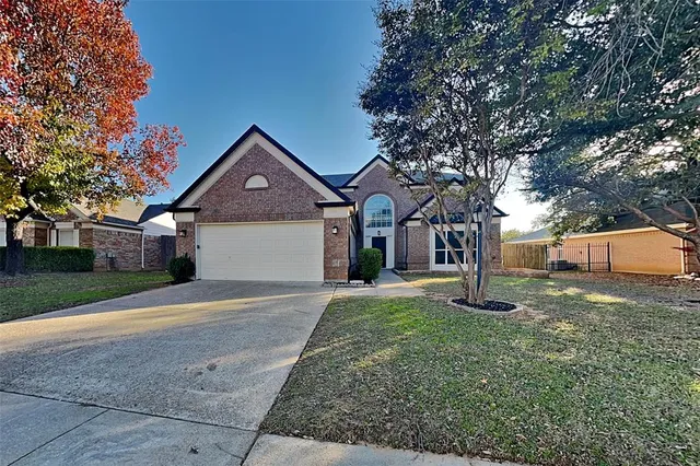 $2,550 | 6204 Pennsylvania Avenue, Arlington, TX 76017