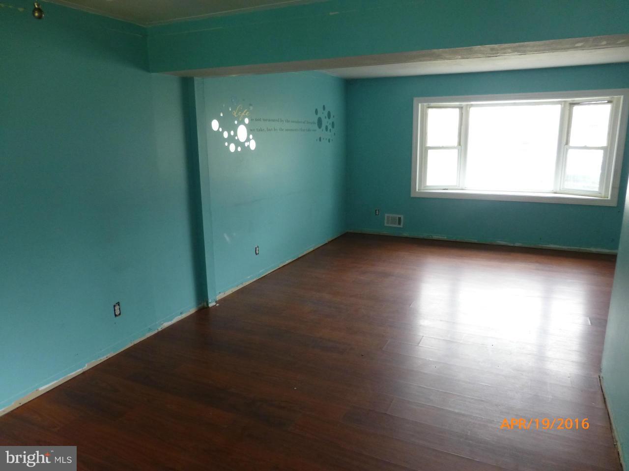 7726 Notley Road Pasadena, MD 21122 - Photo 8 of 18 Living Room
