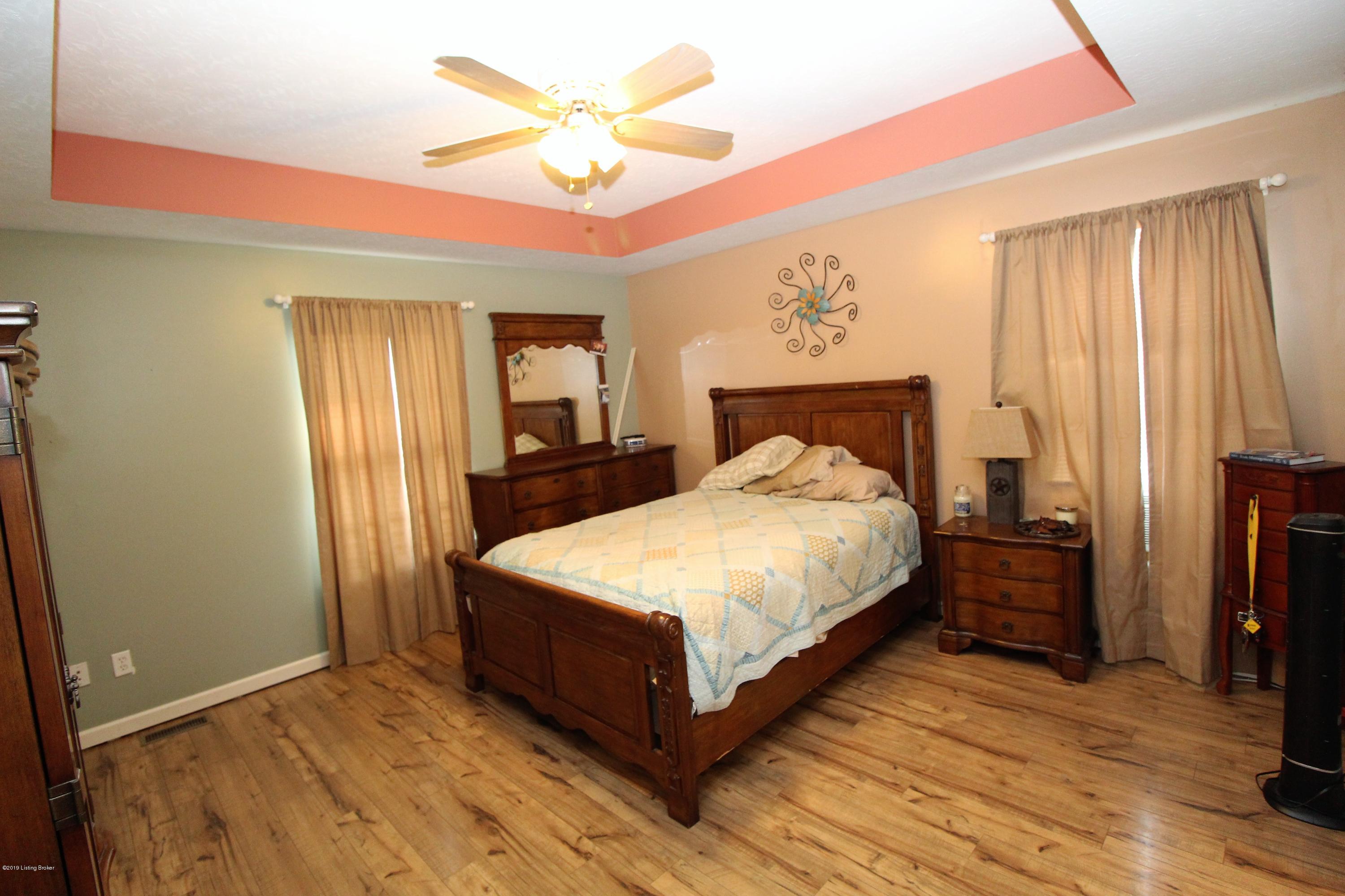 712 Foxboro Road Pendleton, KY 40055 - Photo 15 of 34 712 Foxboro_42_Master Bedroom2