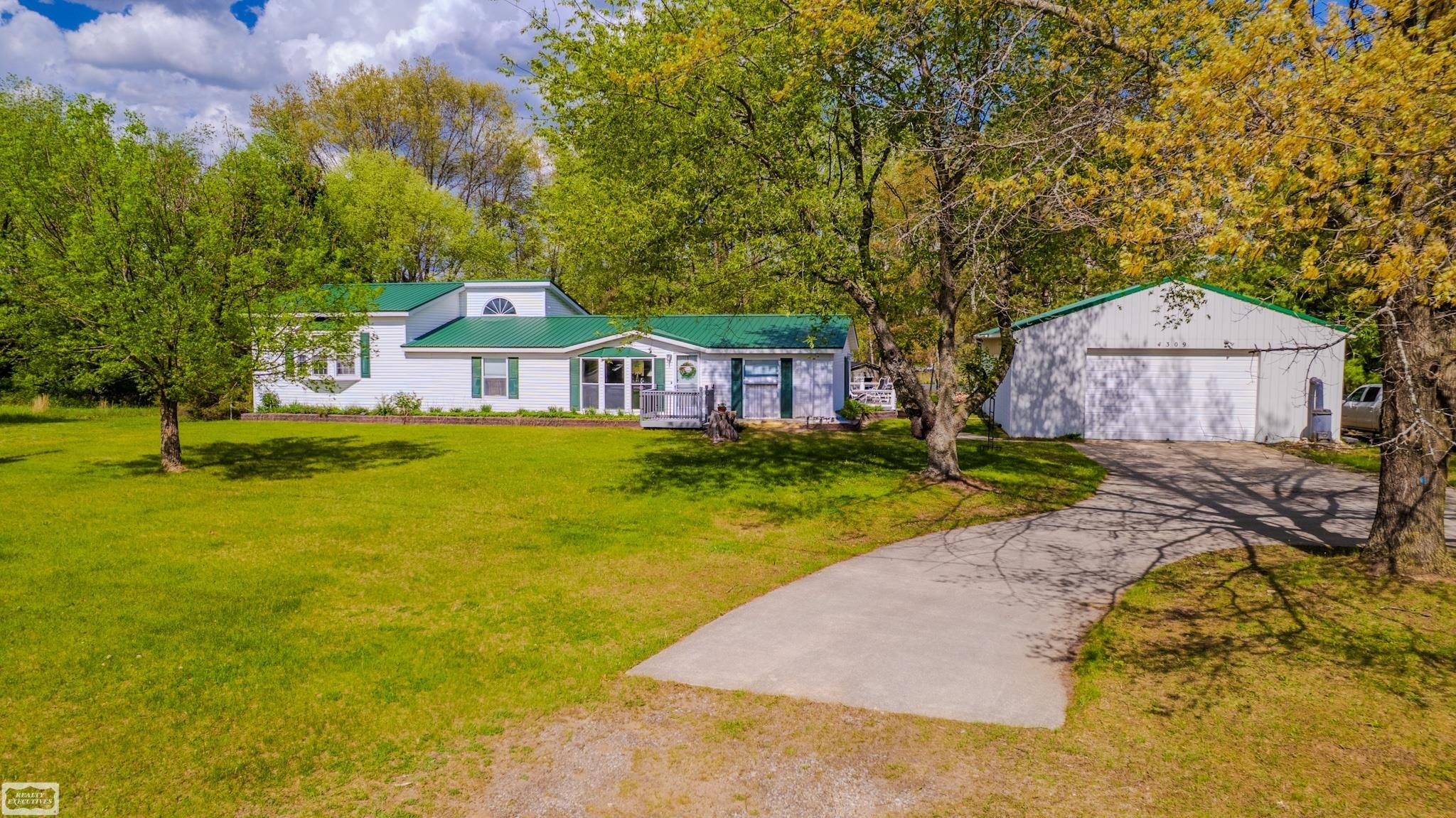 4309 Ridgeway Trail Lake, MI 48632 - Photo 2 of 58