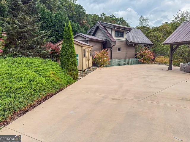 a view of a house with sitting area and roof