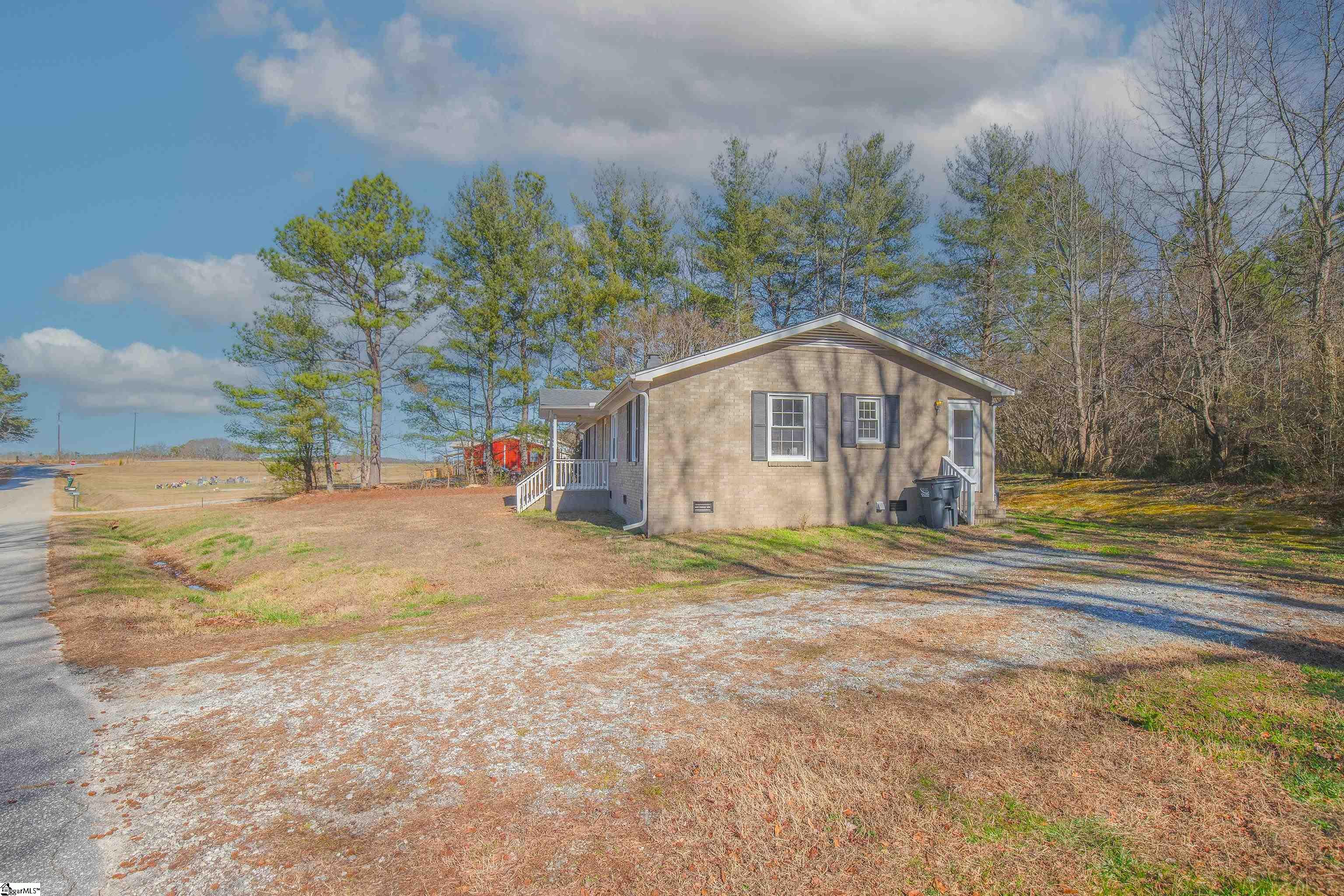 1121 Wingo Road Campobello, SC 29322 - Photo 3 of 32