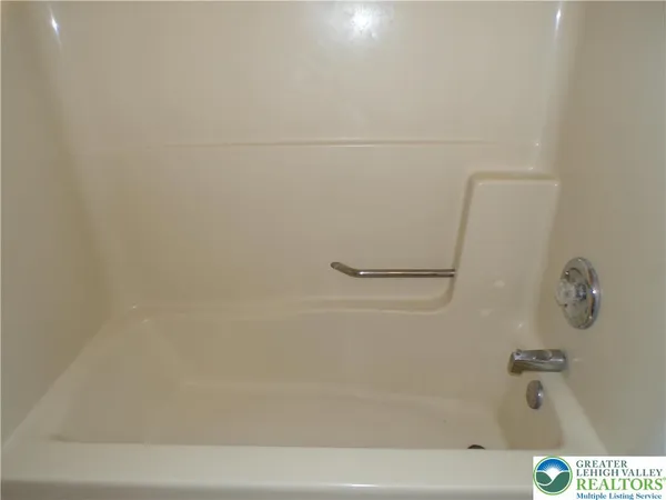 $1,925 | 302 Windsor Place, Unit 302, Macungie, PA 18062