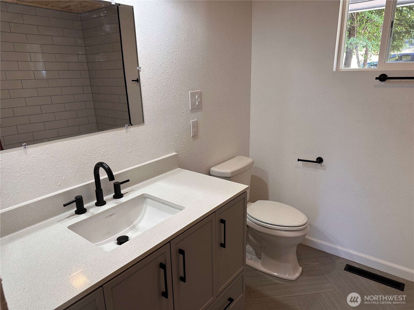 3219 Halverson Avenue Bremerton, WA 98310 - Photo 13 of 40