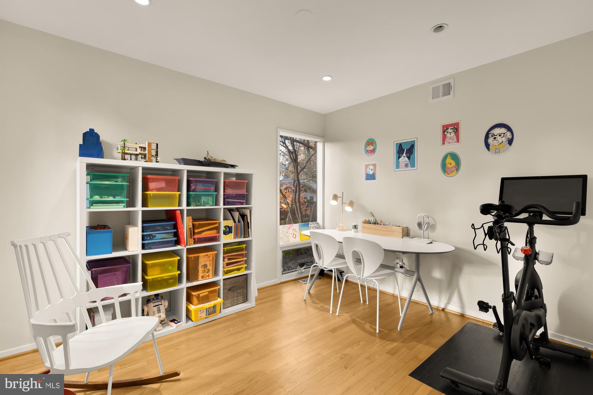 5420 Mohican Road Bethesda, MD 20816 - Photo 29 of 71 a living room with furniture a flat screen tv and a table