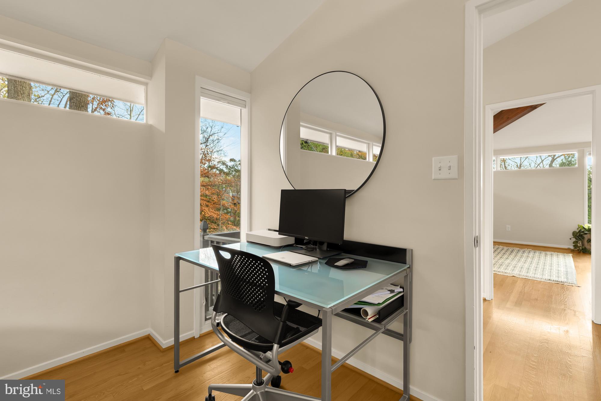 5420 Mohican Road Bethesda, MD 20816 - Photo 33 of 71 a workspace with table and a chair