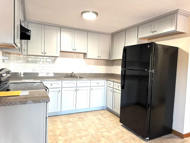 $2,550 | 484 Western Avenue, Unit B4, Lynn, MA 01902