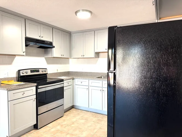 $2,550 | 484 Western Avenue, Unit B4, Lynn, MA 01902