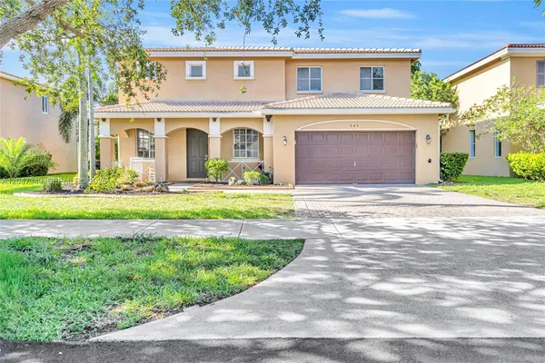 $4,500 | 945 Northwest 206th Street, Miami Gardens, FL 33169