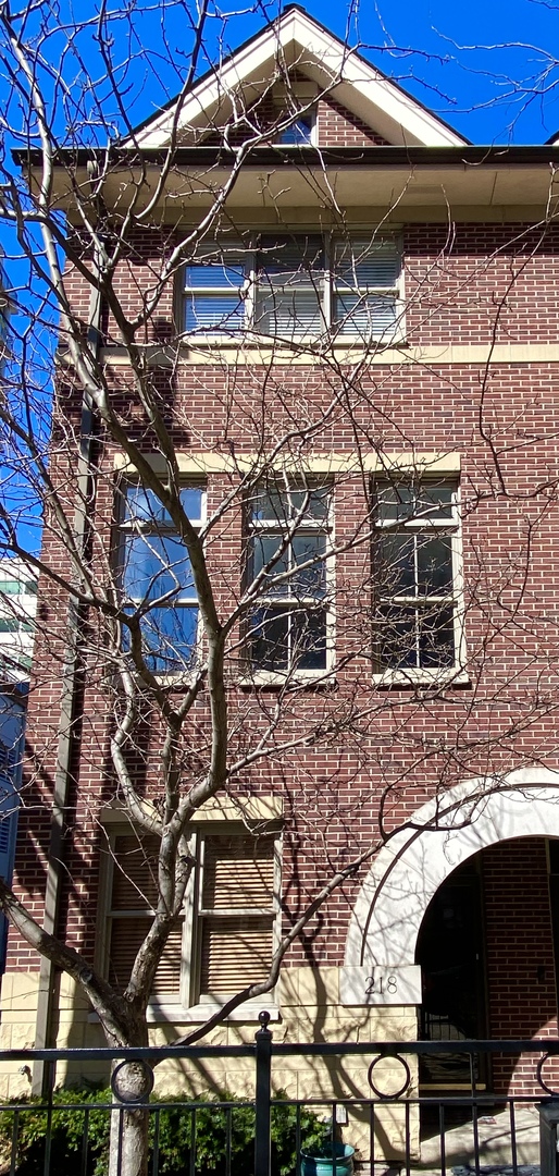 218 East Cullerton Street Chicago, IL 60616 - Photo 2 of 29 a view of a patio