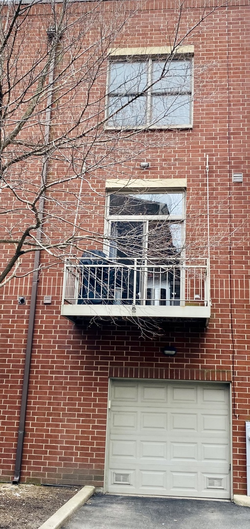 218 East Cullerton Street Chicago, IL 60616 - Photo 29 of 29 a building with a door