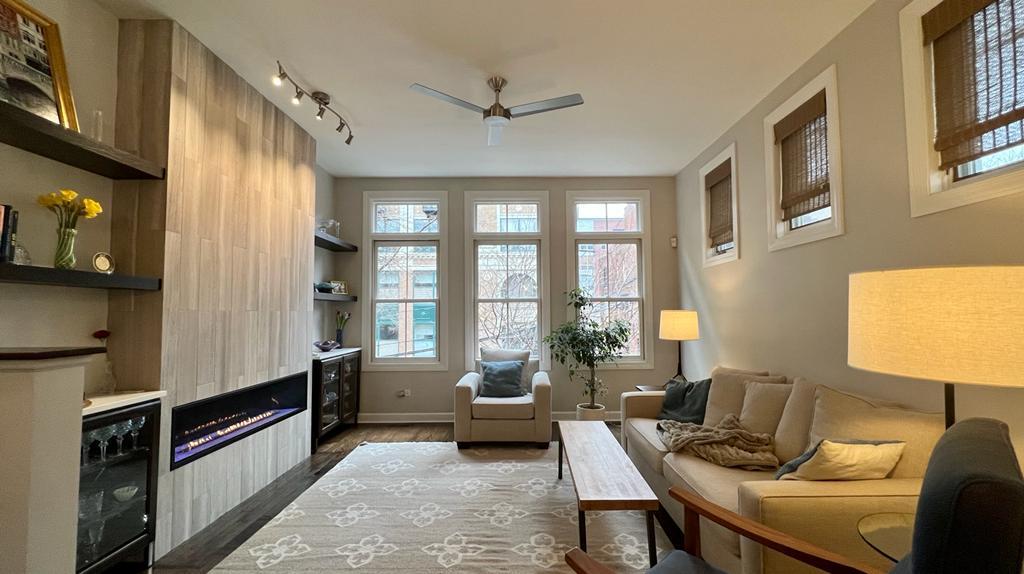 218 East Cullerton Street Chicago, IL 60616 - Photo 7 of 29 a living room with furniture and a window