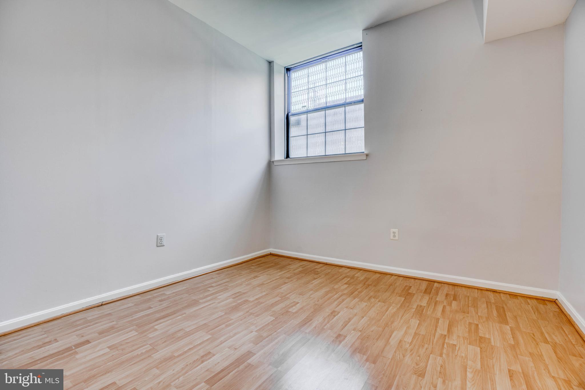 1011 Hunter Street, Unit G1 Baltimore, MD 21202 - Photo 13 of 17 Bedroom with Over-sized Windows