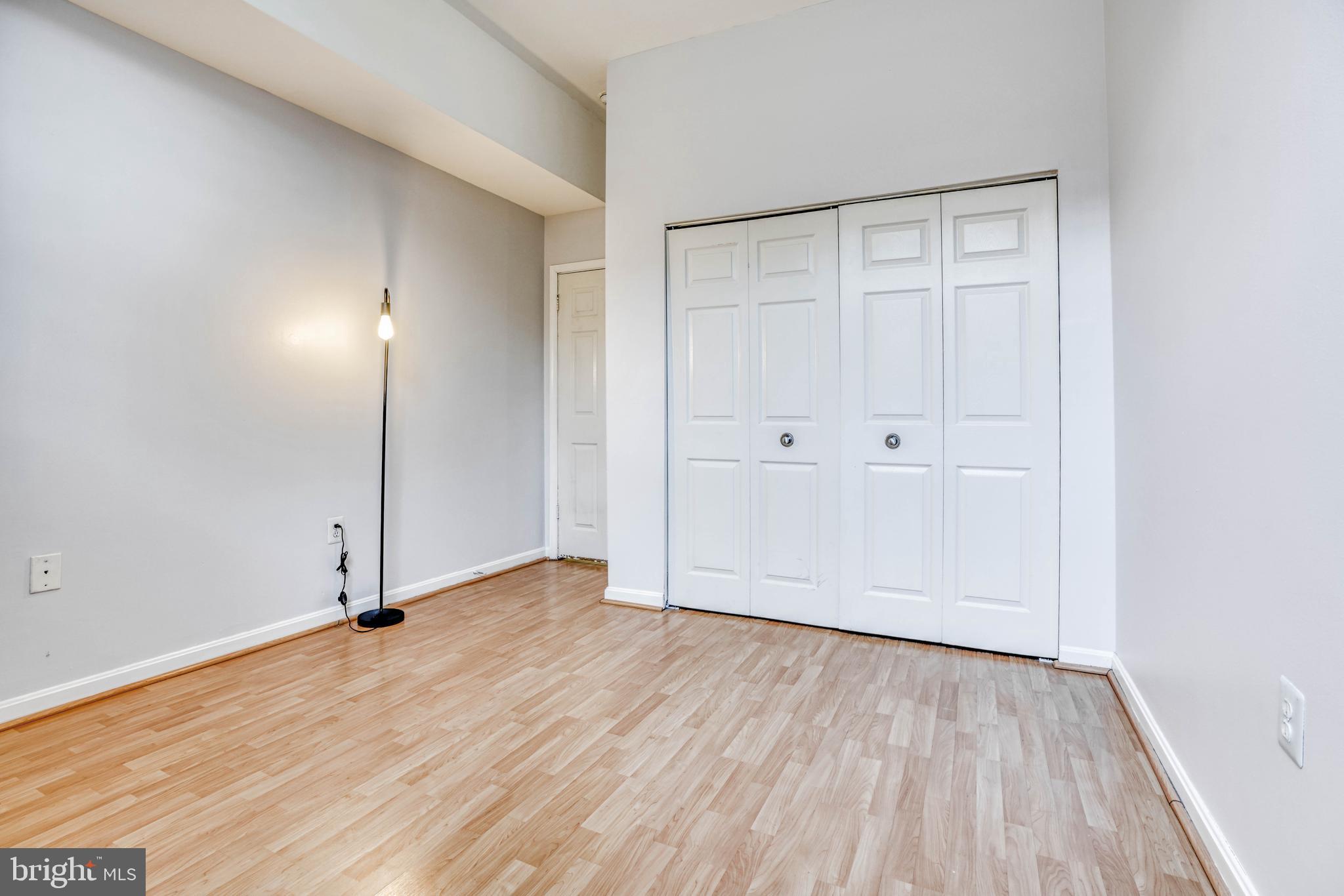 1011 Hunter Street, Unit G1 Baltimore, MD 21202 - Photo 14 of 17 Bedroom with High Ceiling