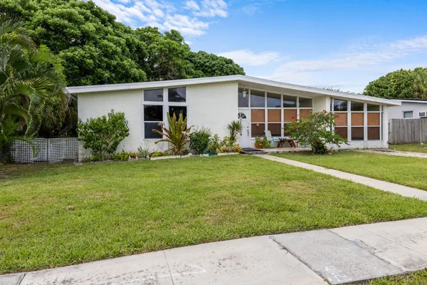 $3,350 | 642 West Ocean Avenue, Boynton Beach, FL 33426