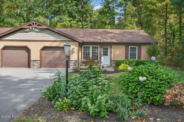 $2,300 | 7 James Court, Unit B, Northumberland, NY 12831