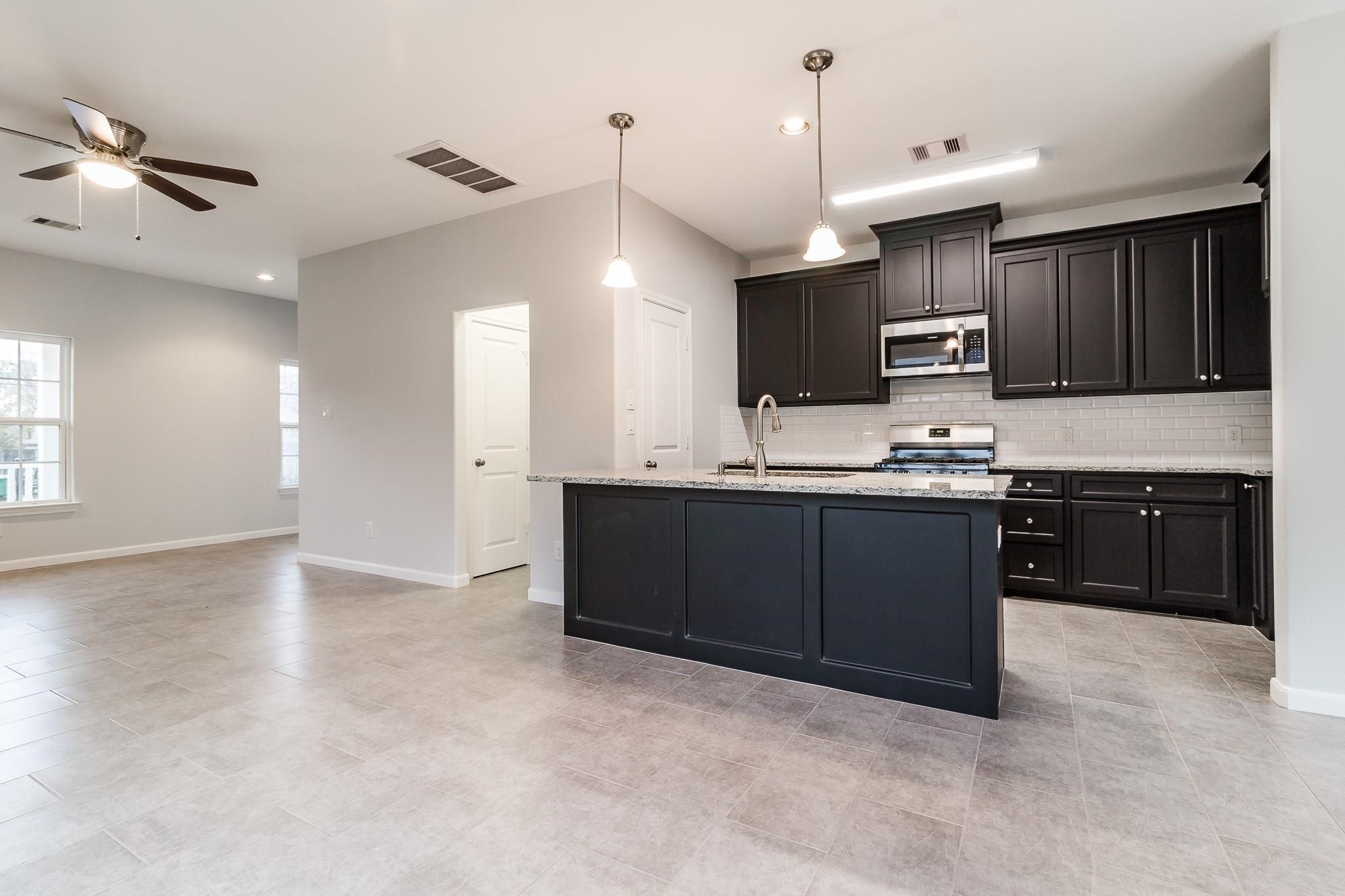 710 Barkley Street, Unit B Houston, TX 77022 - Photo 8 of 25