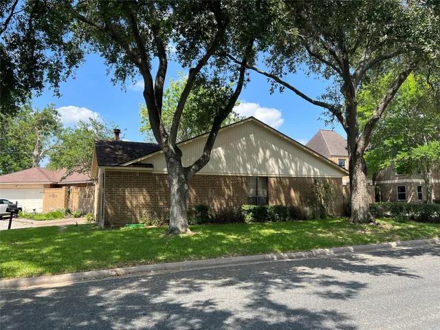 $1,400 | 1521 Crestmont Street, Wharton, TX 77488