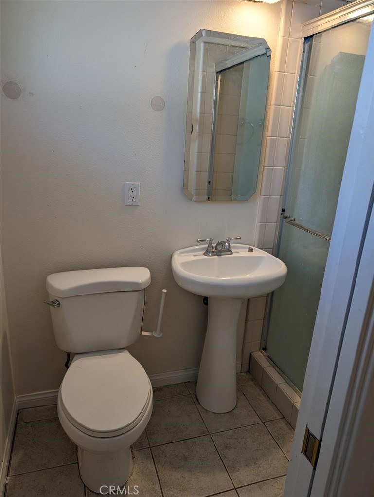 5331 Sunnyside Drive Riverside, CA 92504 - Photo 22 of 25 a bathroom with a toilet sink and mirror