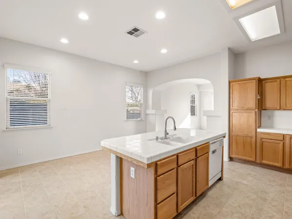 $385,000 | 611 West Venice Lane, Clovis, CA 93619