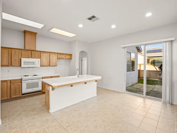 $385,000 | 611 West Venice Lane, Clovis, CA 93619