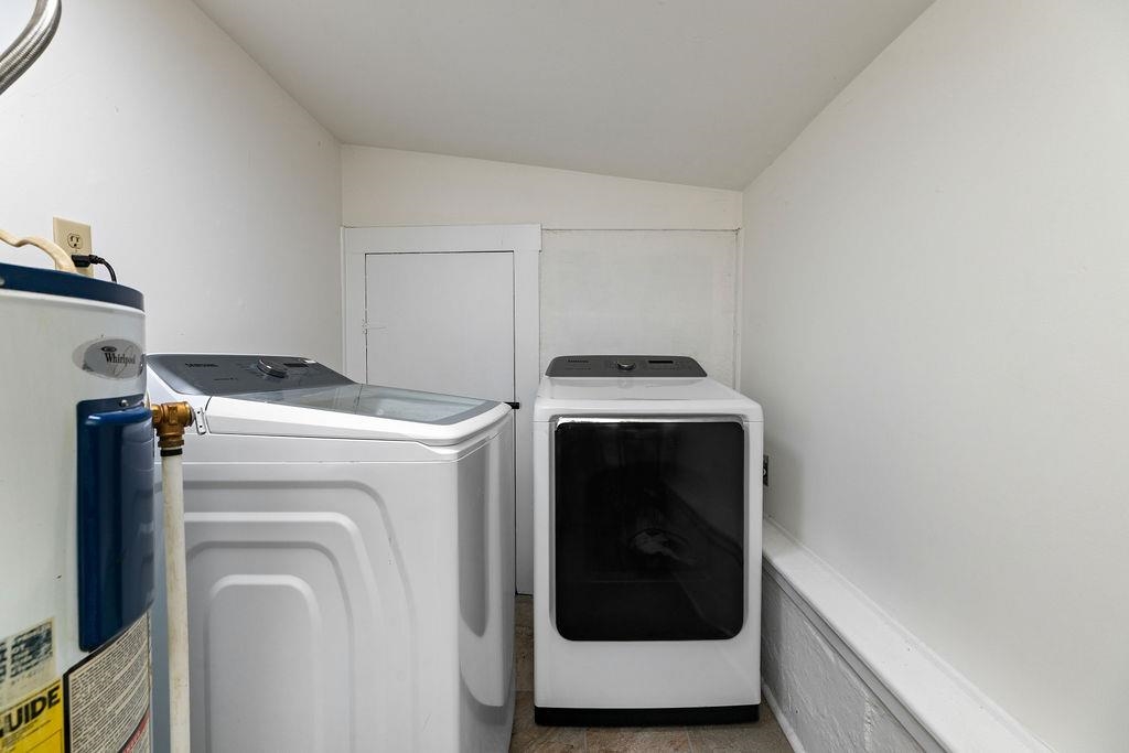 1623 East Main Street Waynesboro, VA 22980 - Photo 16 of 20 a utility room with dryer and washer