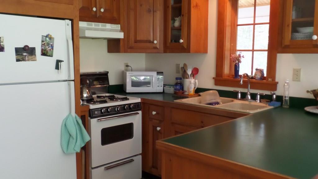 10 Knowles Road Manchester, ME 04351 - Photo 7 of 33 Fully applianced kitchen