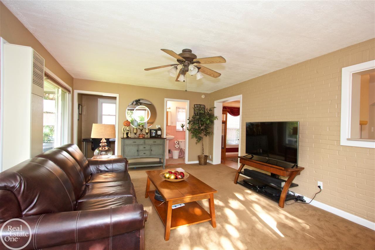 451 Touraine Road Grosse Pointe, MI 48236 - Photo 24 of 40 31329741-23.JPG