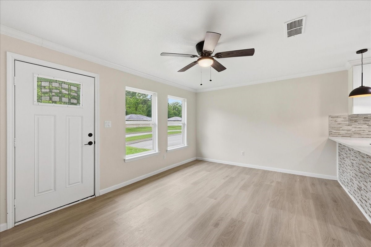 5260 Landry Lane Beaumont, TX 77708 - Photo 4 of 25 Living room with plenty of natural lighting