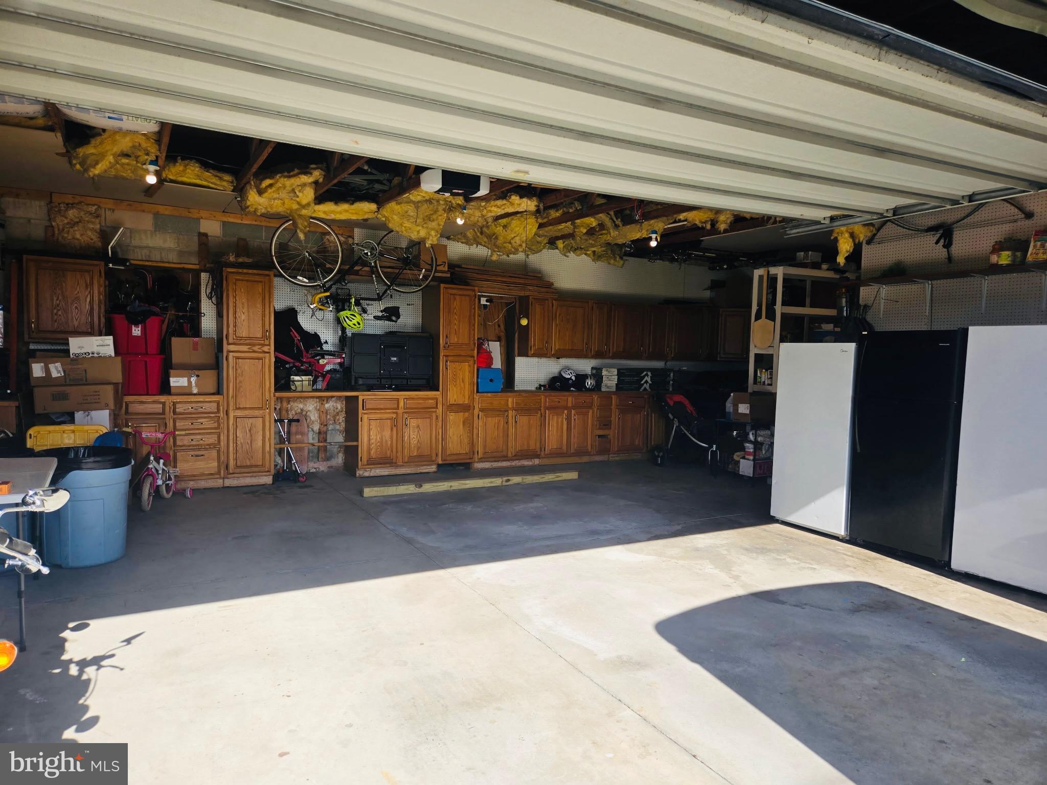 1686 Mapledale Road Elizabethtown, PA 17022 - Photo 37 of 41 Spacious garage with ample storage.