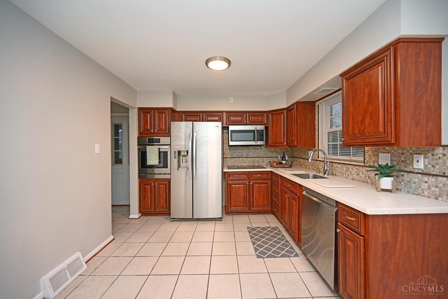 5354 Foley Road Cincinnati, OH 45238 - Photo 7 of 31
