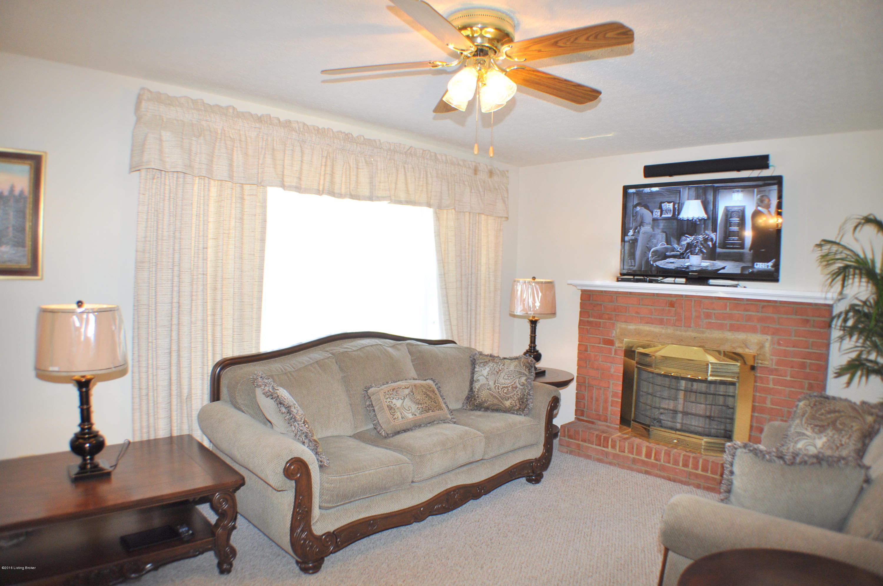 161 Russell Road Vine Grove, KY 40175 - Photo 6 of 38 DSC_0007