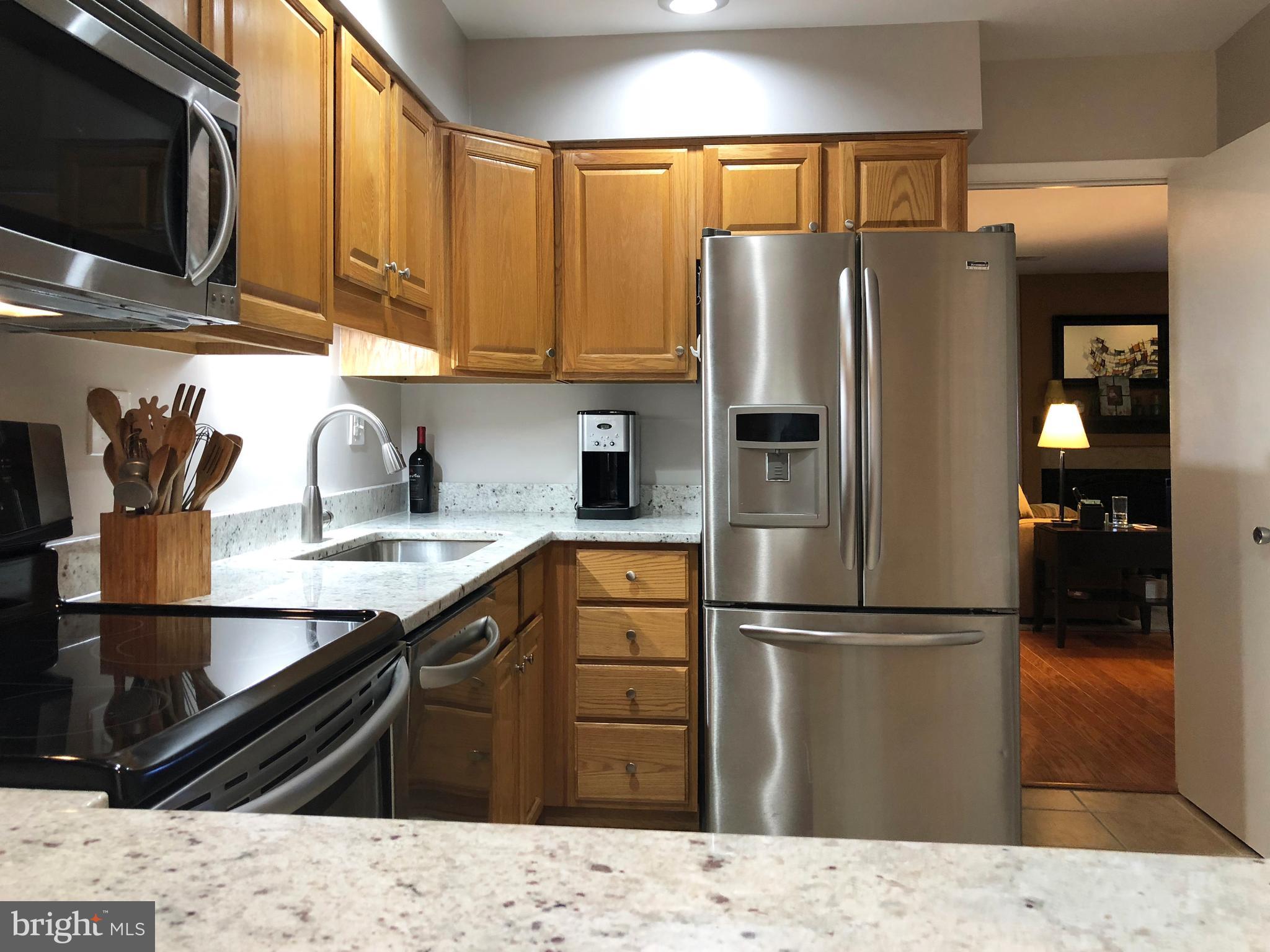 1932 Winterport Cluster Reston, VA 20191 - Photo 4 of 51 Lovely new granite counters in 2018!